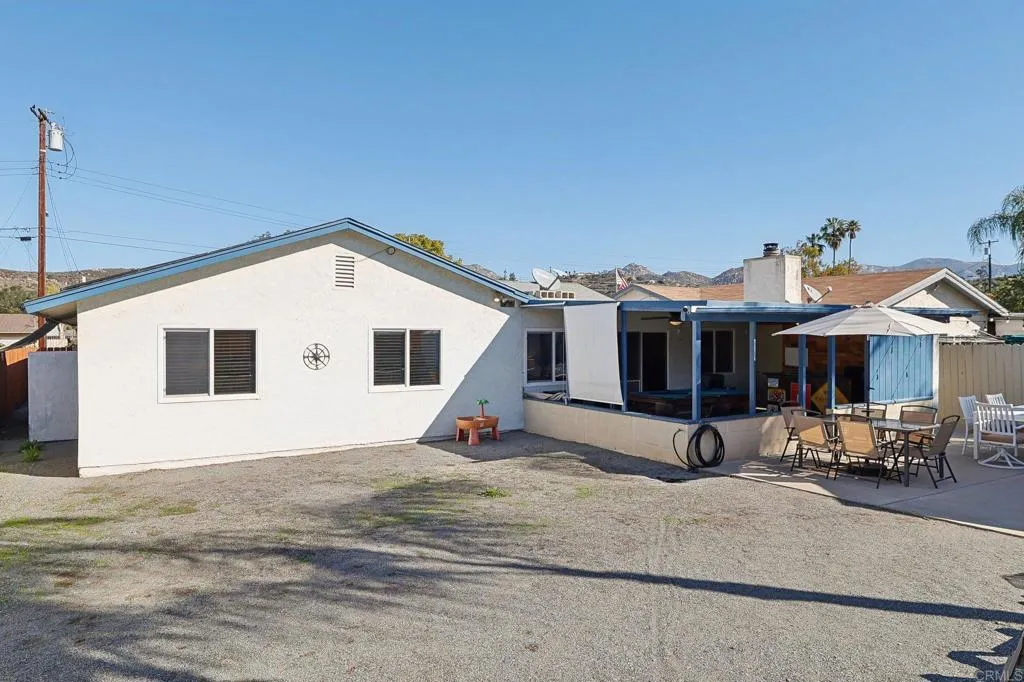 https://cdn.realtyfeed.com/cdn/127/306462441/02f3b7247676f23c6ddd26f10dcd8cb7.webp