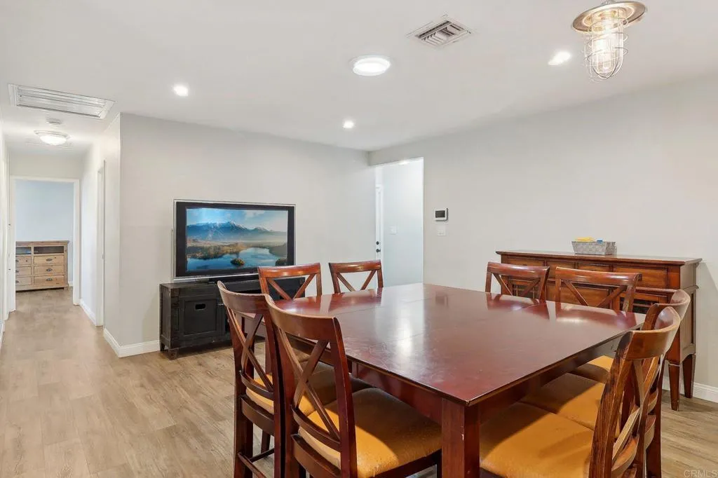 https://cdn.realtyfeed.com/cdn/127/306462441/ec625135a8ec52ce76c18942ece97a42.webp