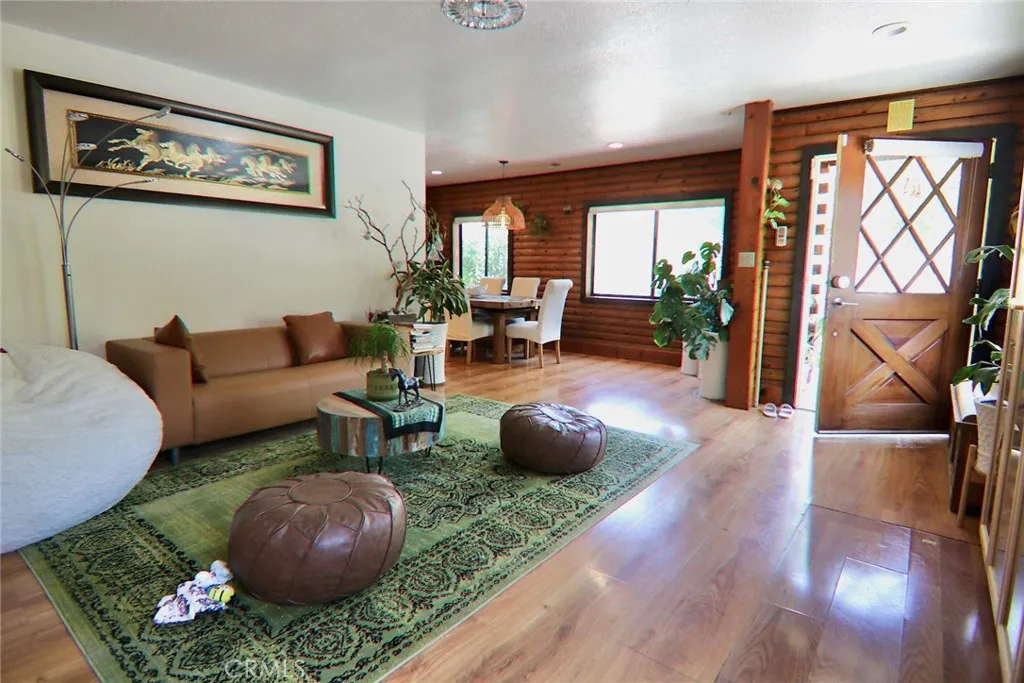 https://cdn.realtyfeed.com/cdn/127/306462484/46e796e64ef259c4d0bbadfd866b6981.webp