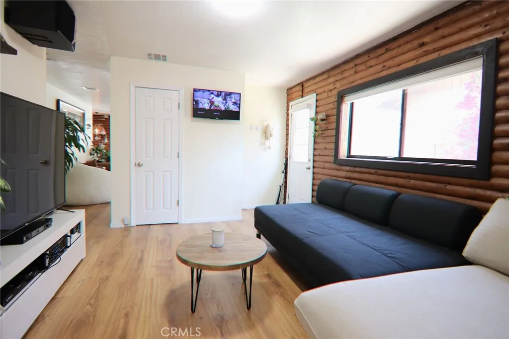 https://cdn.realtyfeed.com/cdn/127/306462484/8d7bad1c44e50356eb3391b39c8b1fcc.webp