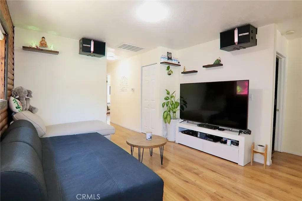 https://cdn.realtyfeed.com/cdn/127/306462484/a0bb80ea9ad9c6c8ea9d554b20193704.webp