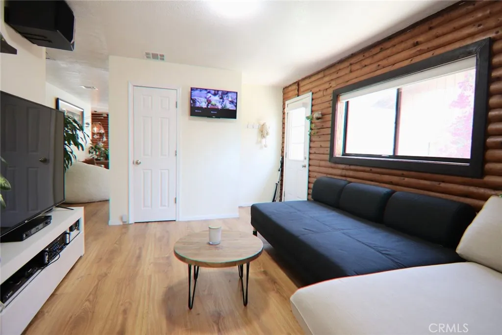 https://cdn.realtyfeed.com/cdn/127/306462484/a9ec966812d3415b4aef4f2141118b51.webp