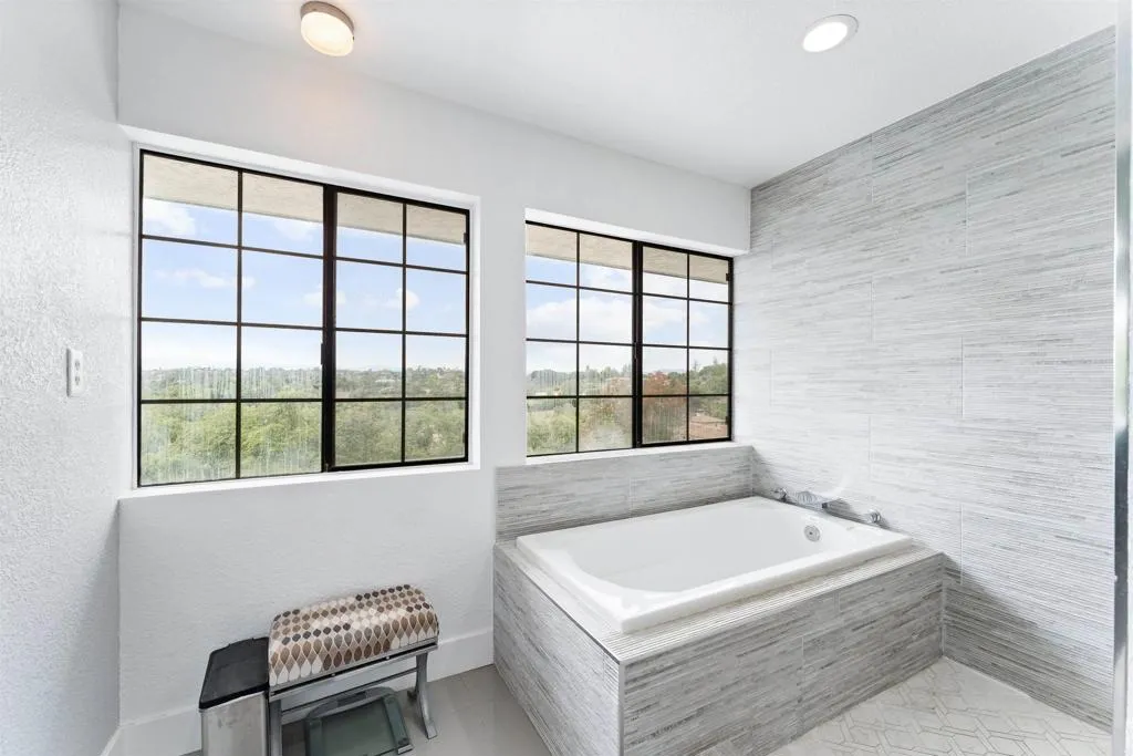 https://cdn.realtyfeed.com/cdn/127/306462492/369dc412ccb097b60d0359f8c613ad5a.webp