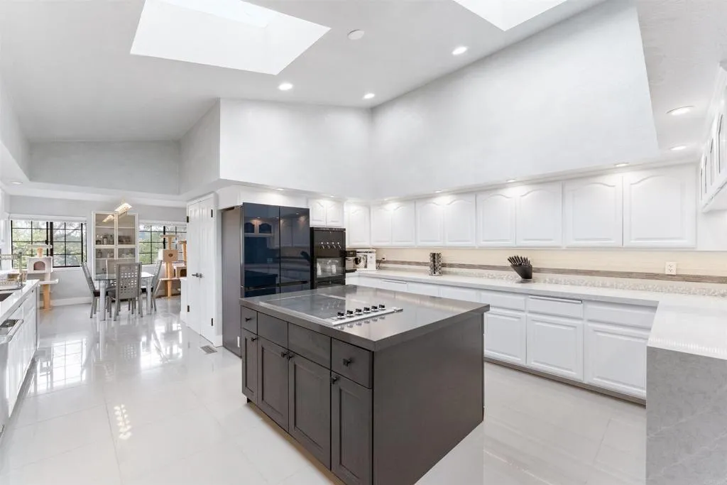 https://cdn.realtyfeed.com/cdn/127/306462492/b04e1e98378635a2baa48d749d32217c.webp