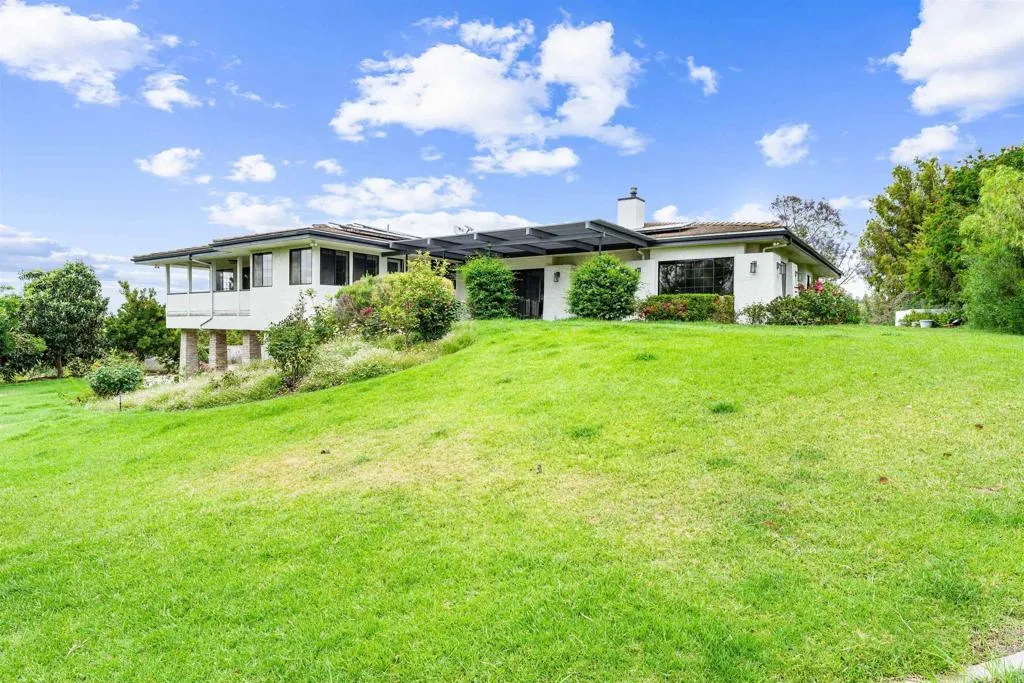 https://cdn.realtyfeed.com/cdn/127/306462492/b6c78951fa3649a712784f1d0b3988f4.webp