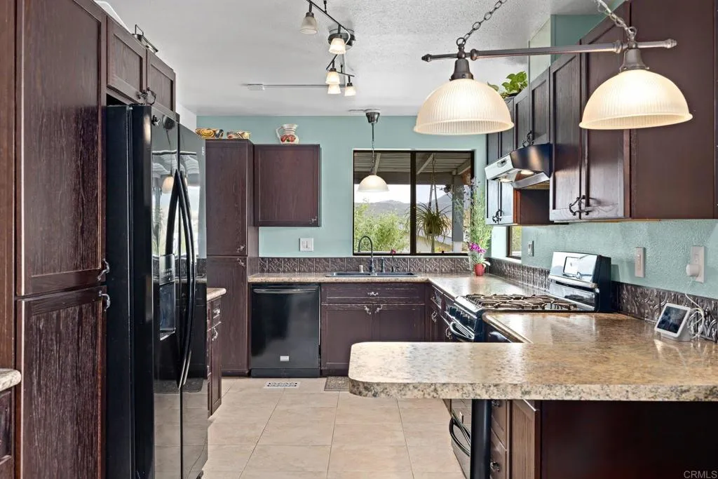 https://cdn.realtyfeed.com/cdn/127/306463220/83a13c82966b4c0e316b2b2499ce6410.webp