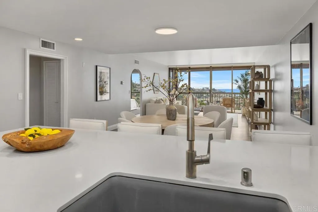 https://cdn.realtyfeed.com/cdn/127/306463224/45de1afa27c3d4a1606096403dbfe136.webp