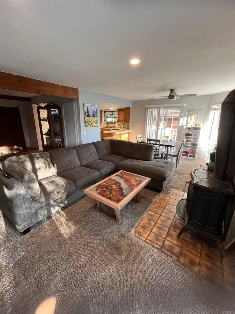 https://cdn.realtyfeed.com/cdn/127/306463227/27f08c2a3bbe43c5187be1eff0368362.webp