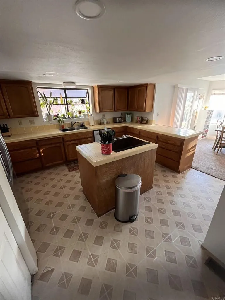 https://cdn.realtyfeed.com/cdn/127/306463227/71e96780049361b601006a932fb0b4ef.webp