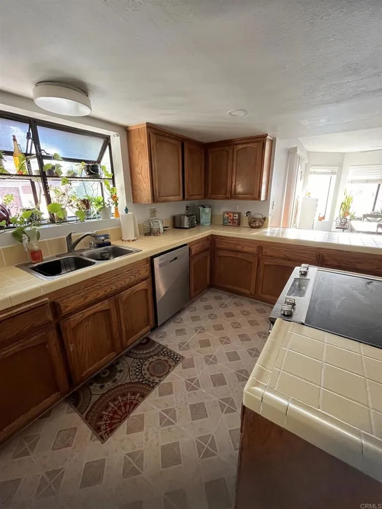 https://cdn.realtyfeed.com/cdn/127/306463227/dcdd1352b30cf64fb80048658bcb13e9.webp