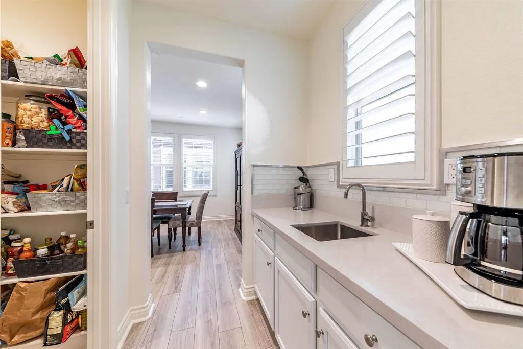 https://cdn.realtyfeed.com/cdn/127/306463242/83ef378cf7c6a83ad15696f565035786.webp