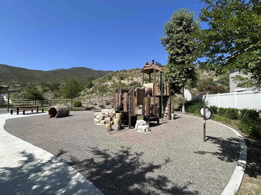 https://cdn.realtyfeed.com/cdn/127/306463242/f80dadb4d32df82d0abeaa50d8981c6a.webp