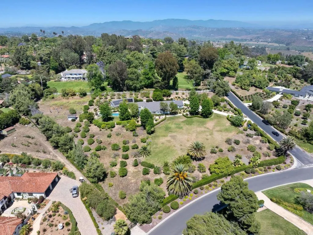 https://cdn.realtyfeed.com/cdn/127/306463260/83f2adeae1c33cf95768f2df4e81c5c8.webp