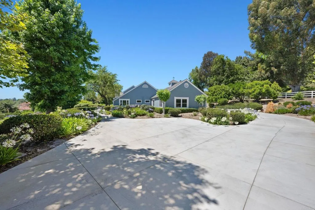 https://cdn.realtyfeed.com/cdn/127/306463260/8dc09c8de7e719f7fe714d3a69250d39.webp