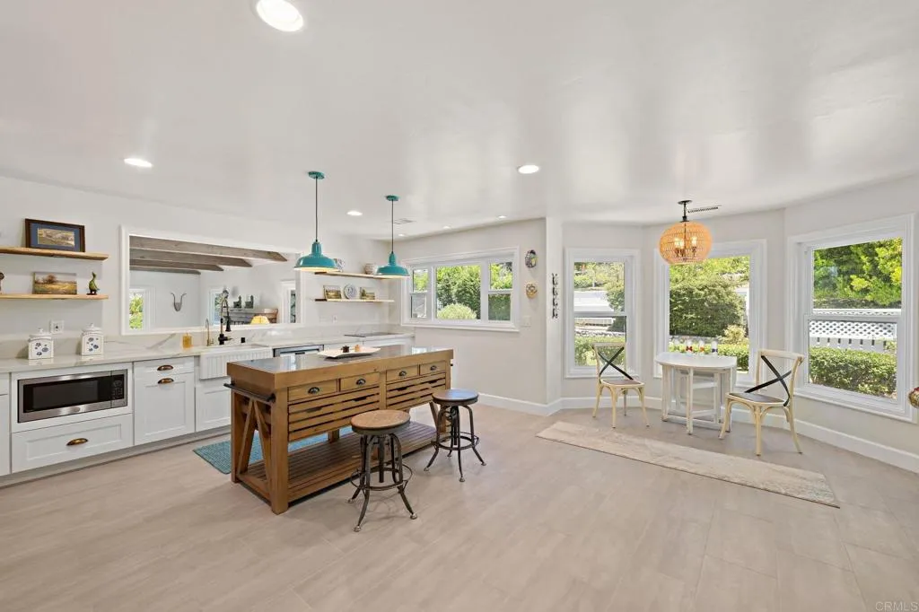 https://cdn.realtyfeed.com/cdn/127/306463260/a5ddd301bd6945f5c30fbb628b6dd4c6.webp