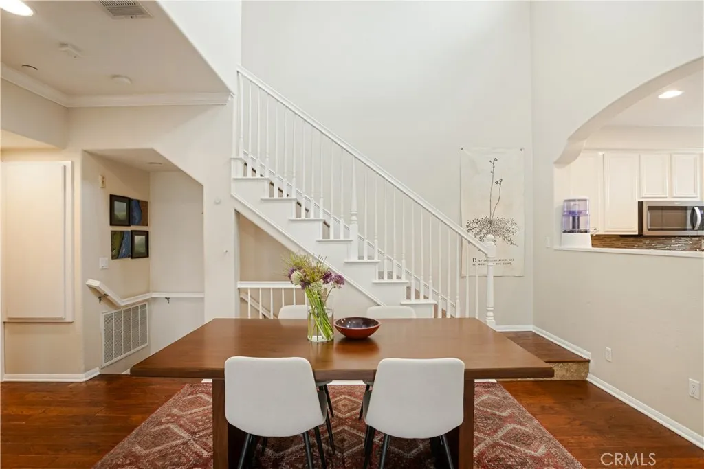 Photo #8: TR25129886 Listing: Photo #8