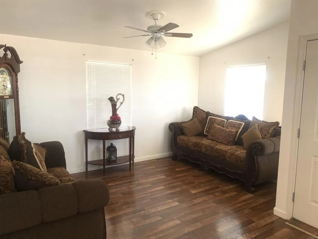 https://cdn.realtyfeed.com/cdn/127/306464097/0aed67de61aca1145b85f59814a8ec82.webp