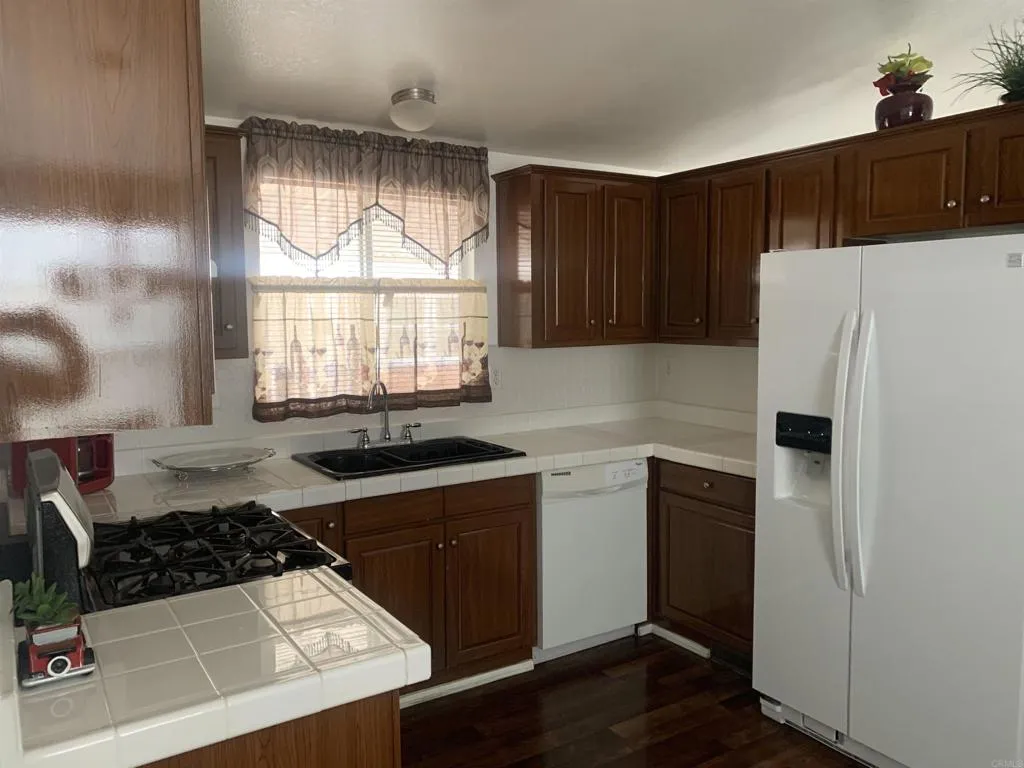 https://cdn.realtyfeed.com/cdn/127/306464097/599241c373efbaff31696c83ce88a9f6.webp