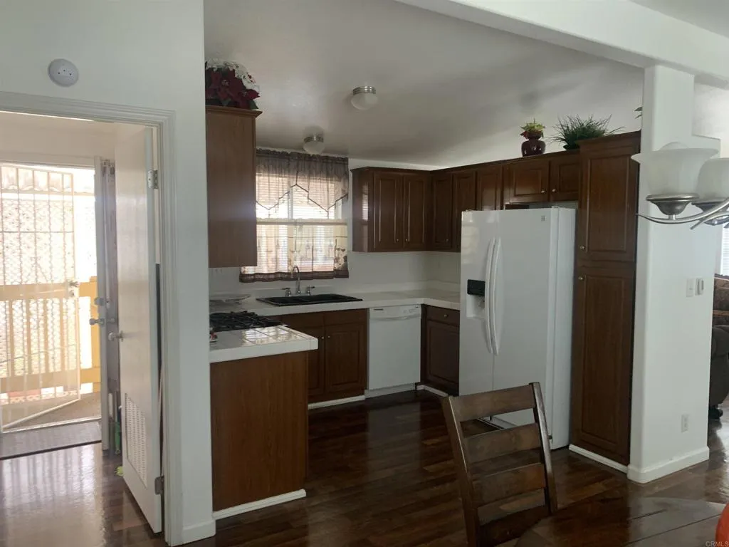 https://cdn.realtyfeed.com/cdn/127/306464097/bd2044cbe986aa6ac6bba6002c3043f4.webp