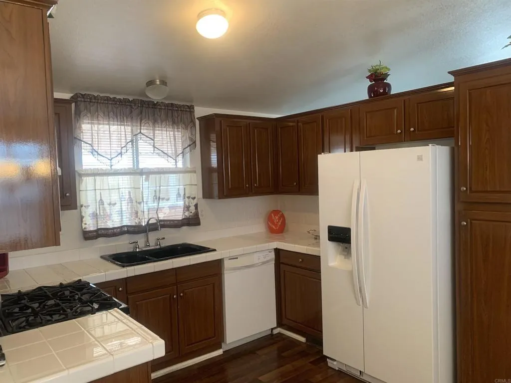 https://cdn.realtyfeed.com/cdn/127/306464097/f409030e8960477f57ad0f803034cef4.webp