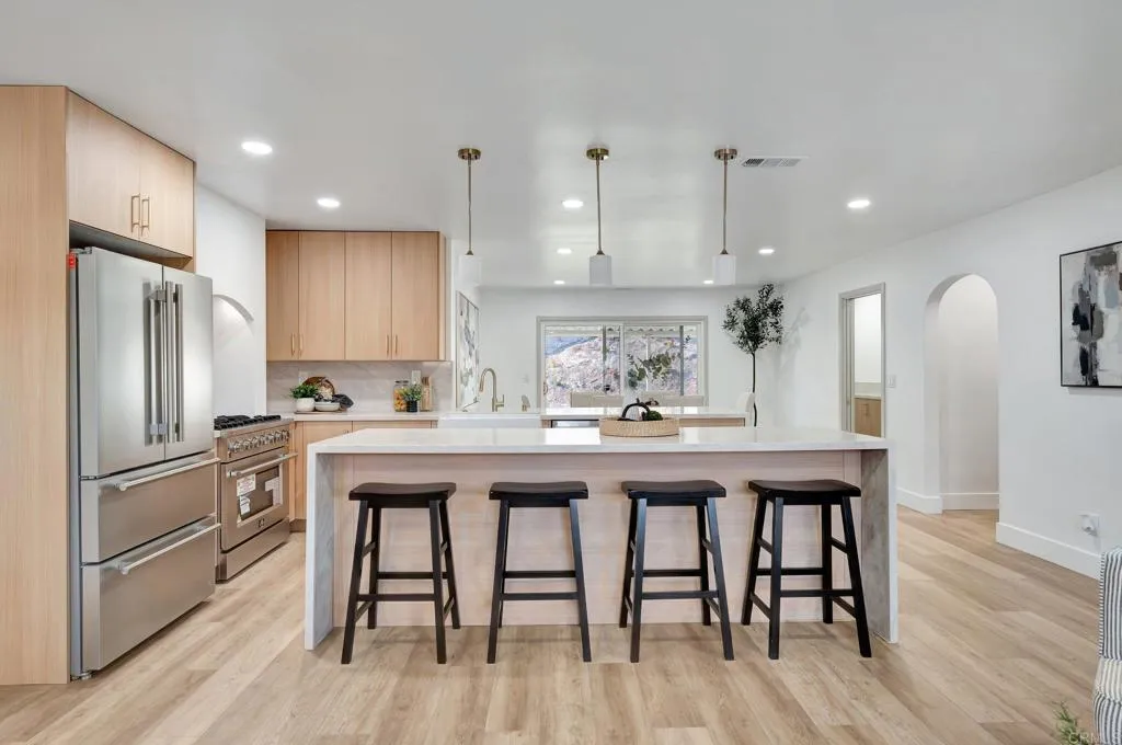 https://cdn.realtyfeed.com/cdn/127/306464242/83dd402123732f610c60e7fa14da1d27.webp