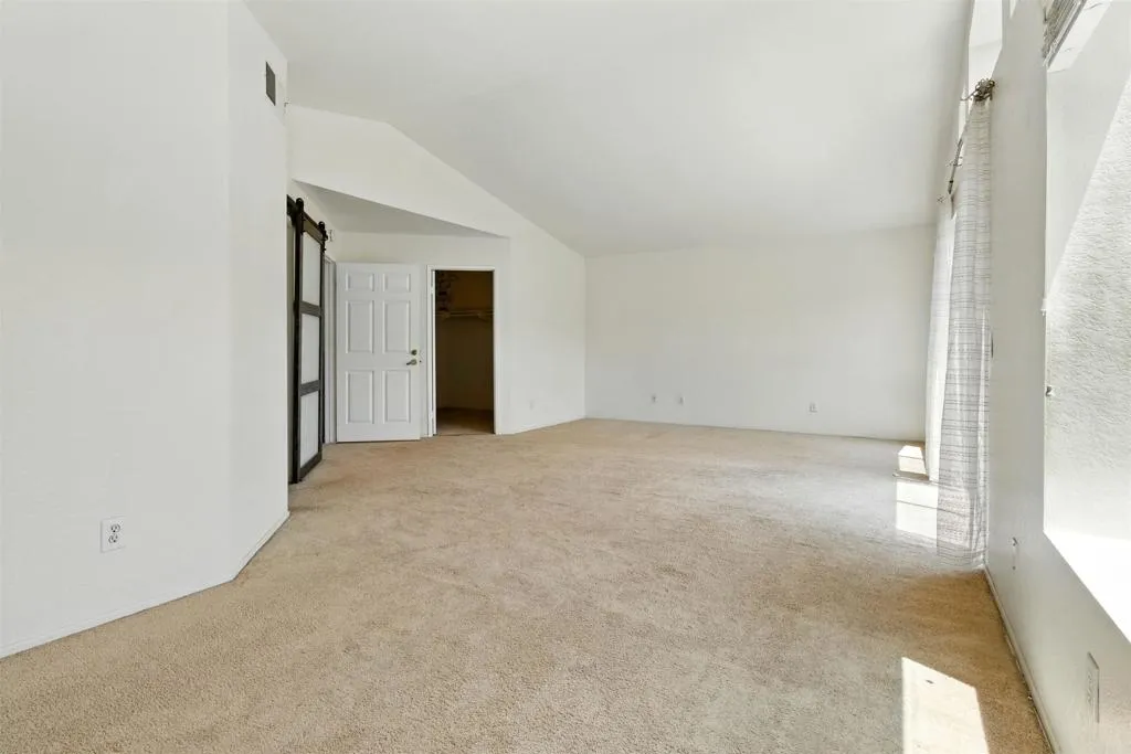 https://cdn.realtyfeed.com/cdn/127/306464277/7470478d9445f4838cfeadc7dfbbdc42.webp