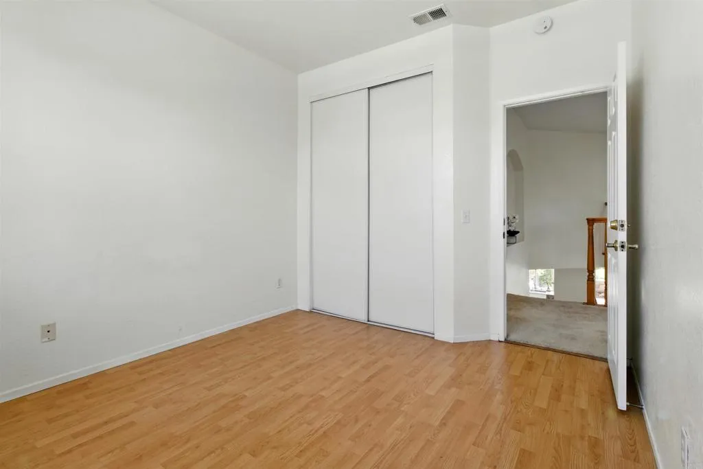 https://cdn.realtyfeed.com/cdn/127/306464277/759eb68135f27ca63d4445be9ad383c9.webp