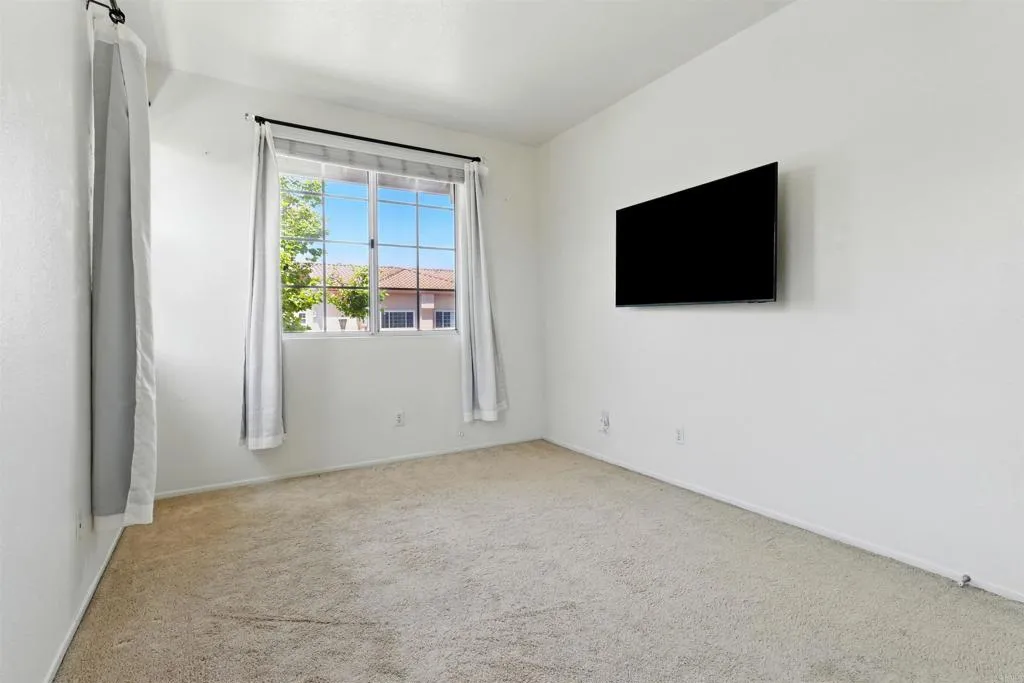 https://cdn.realtyfeed.com/cdn/127/306464277/8149a3bb34edd044700c26391eec56bb.webp