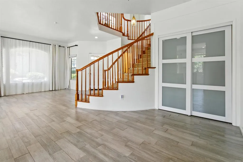 https://cdn.realtyfeed.com/cdn/127/306464277/9df6ee2bc3a41bb466d049bb090e51c0.webp