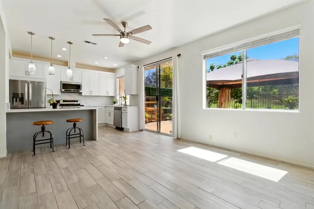 https://cdn.realtyfeed.com/cdn/127/306464277/cd1ff8bc8e214286dba95d172df32e6d.webp