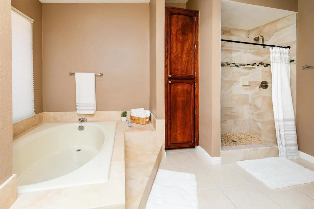 https://cdn.realtyfeed.com/cdn/127/306464324/56fc8a6bd58077ff6852cd34e3f82816.webp