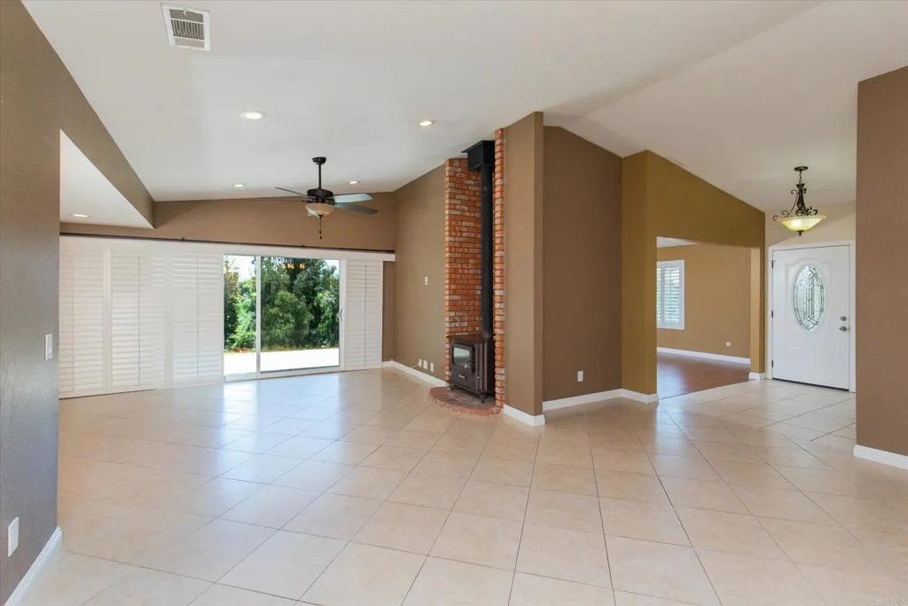 https://cdn.realtyfeed.com/cdn/127/306464324/be0afc371ac81d03ab46f41dfe58808f.webp