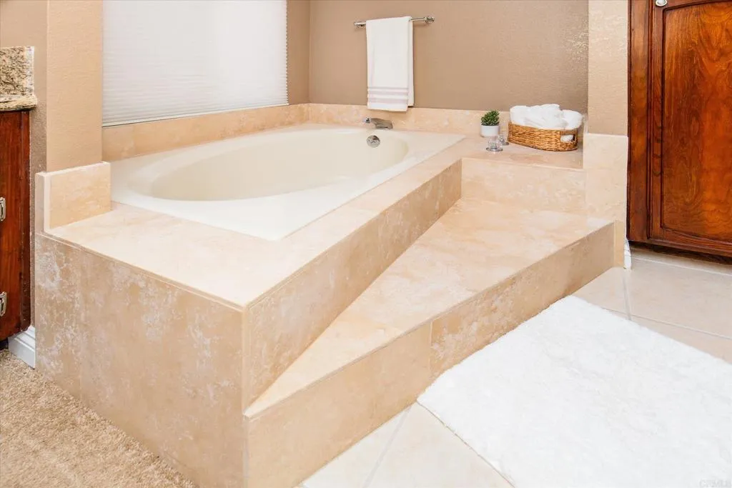 https://cdn.realtyfeed.com/cdn/127/306464324/ca81c7797220fafa7b7872de706f32b9.webp