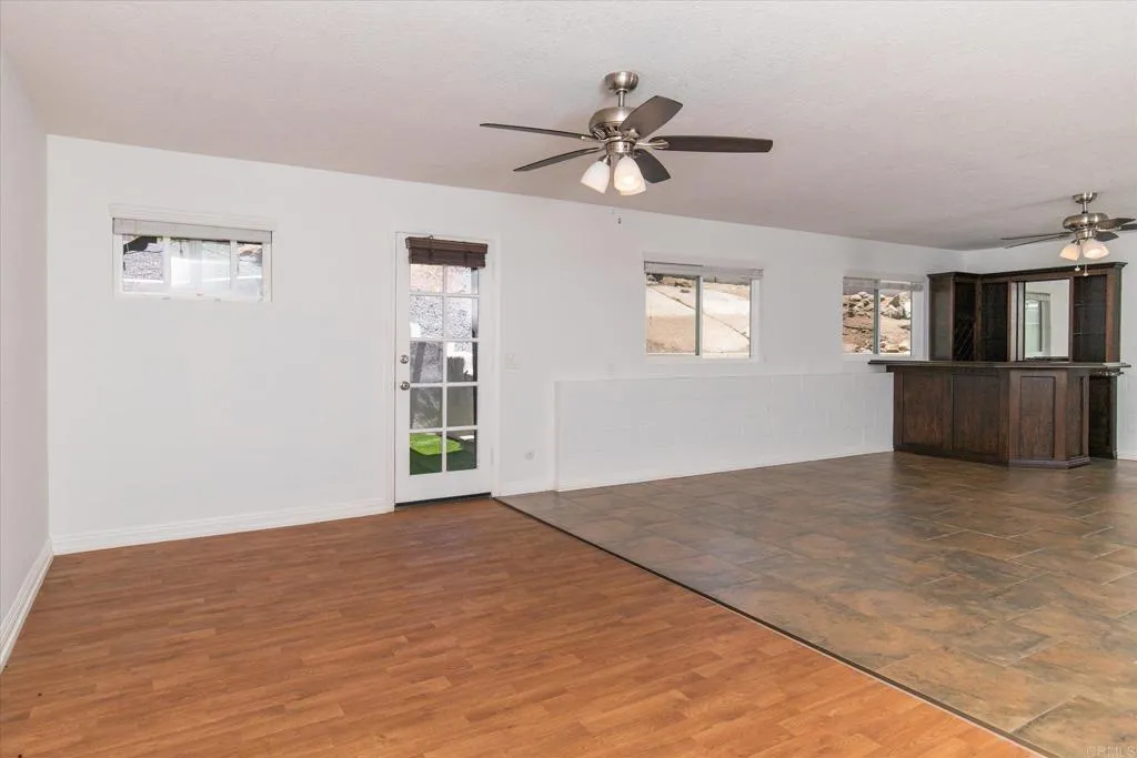 https://cdn.realtyfeed.com/cdn/127/306464324/ceb8bafdfe3fd9135a2f85da619cc8f4.webp