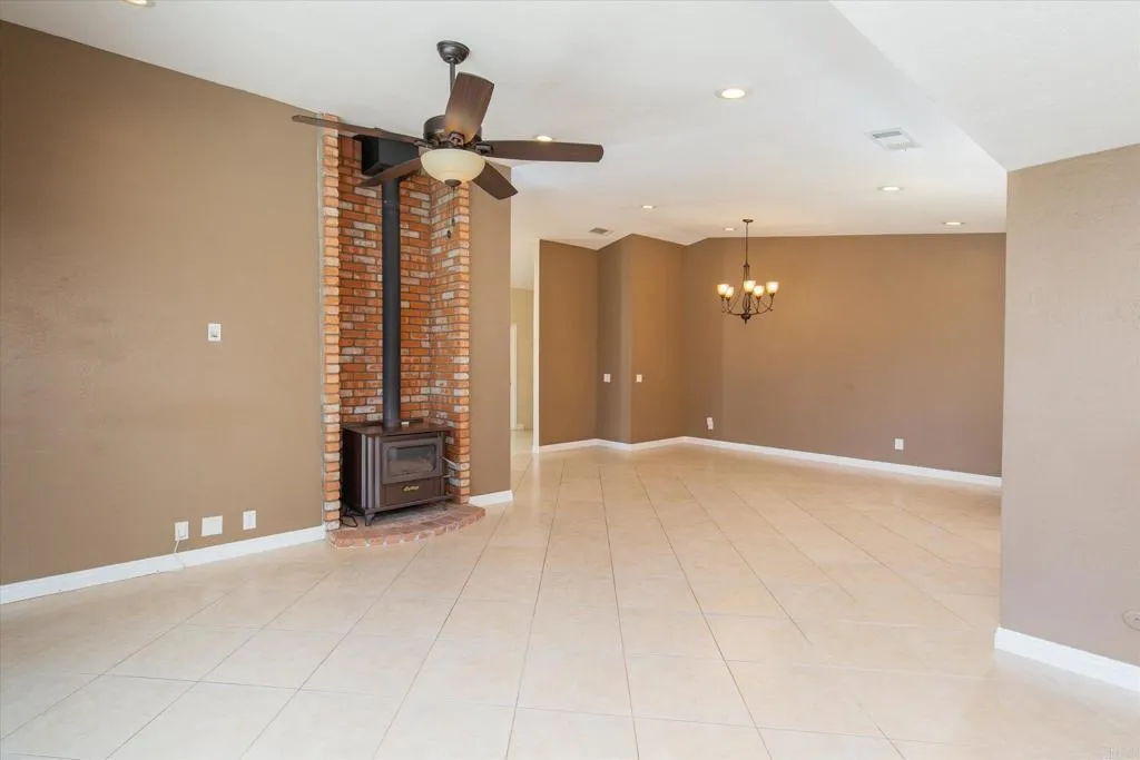 https://cdn.realtyfeed.com/cdn/127/306464324/d8333bcac8be6f2859576c7de7206d67.webp