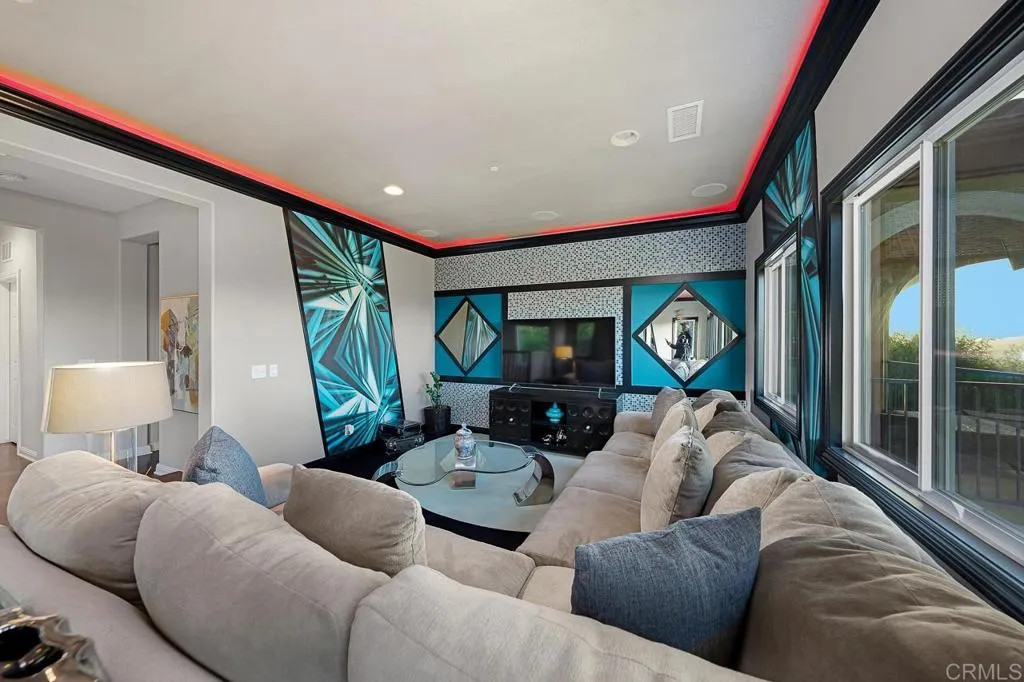 https://cdn.realtyfeed.com/cdn/127/306464325/2402aacdb13dc194e67a9a97c46fe801.webp
