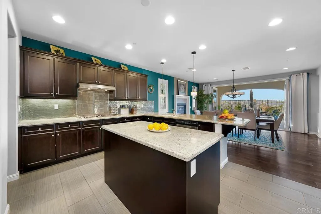 https://cdn.realtyfeed.com/cdn/127/306464325/fc92be2682694d9766ddc5a0a0ba8bd3.webp