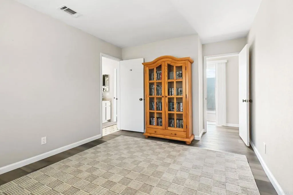https://cdn.realtyfeed.com/cdn/127/306464652/044d4b5b35899639c221ccf1b35c8d8d.webp