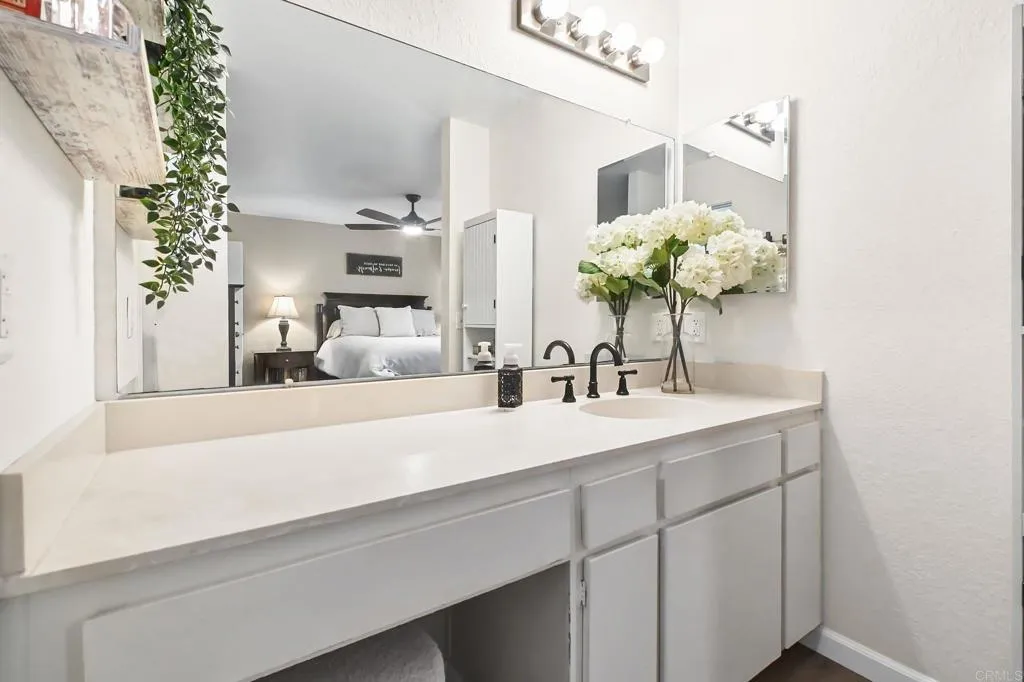 https://cdn.realtyfeed.com/cdn/127/306464652/76a27404e76a94d27c44746432732cef.webp