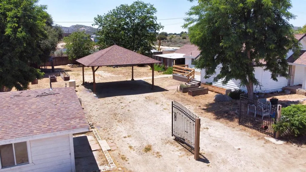 https://cdn.realtyfeed.com/cdn/127/306464887/2ce3ff04d28bf6b8bd9798427fb50034.webp