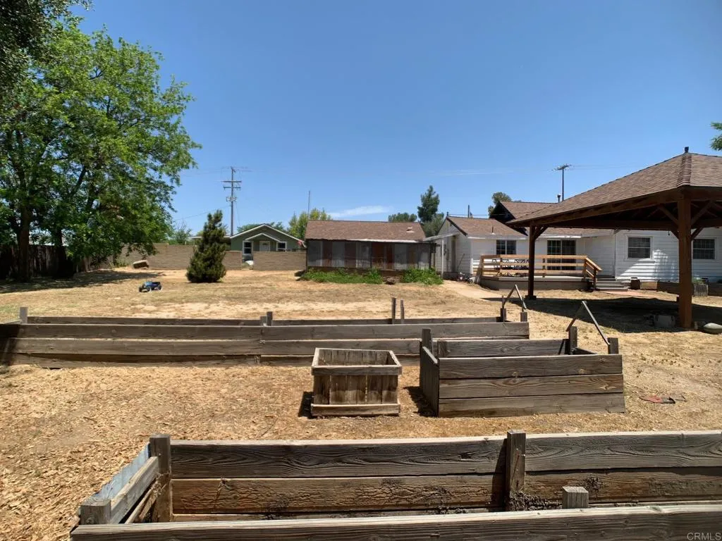 https://cdn.realtyfeed.com/cdn/127/306464887/3c8fbb965f51445db83ce571ac38049b.webp