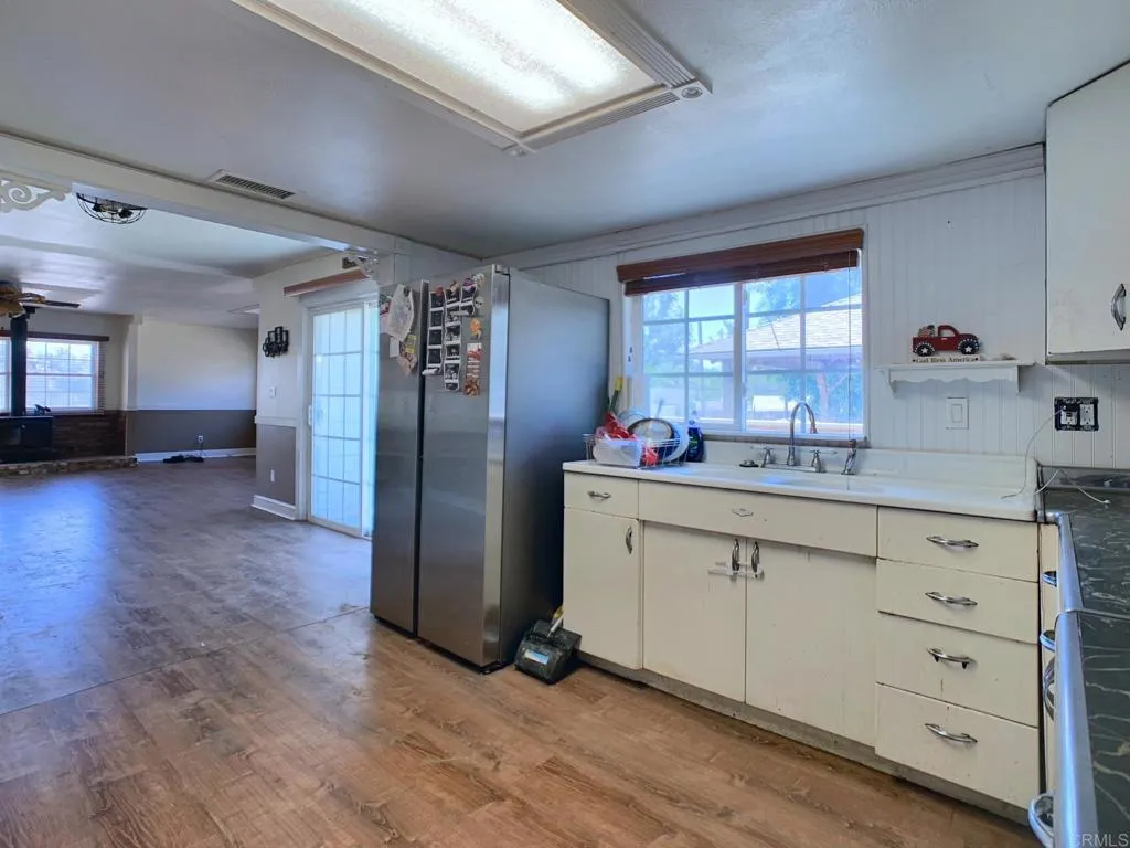 https://cdn.realtyfeed.com/cdn/127/306464887/e0d7fa8fac7bc1d42182df11da50cd66.webp