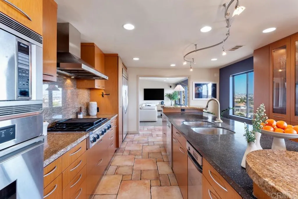 https://cdn.realtyfeed.com/cdn/127/306465177/f36269e8919a7870ca052d0a9ce6940e.webp