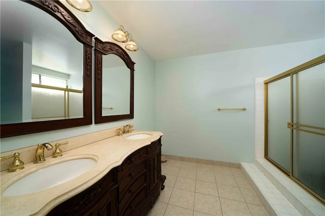 https://cdn.realtyfeed.com/cdn/127/306465247/a94f54ece6c79f46d4fb40356b519837.webp