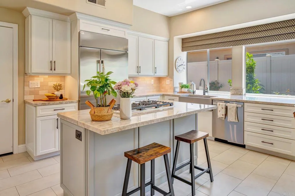 https://cdn.realtyfeed.com/cdn/127/306465280/0607b8a0343a48d41b9f54ff74fc1aa6.webp
