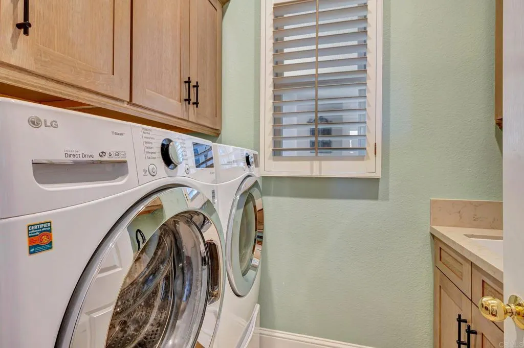 https://cdn.realtyfeed.com/cdn/127/306465280/715d7c3a0fdd5a32d3a8f6f09956fd20.webp