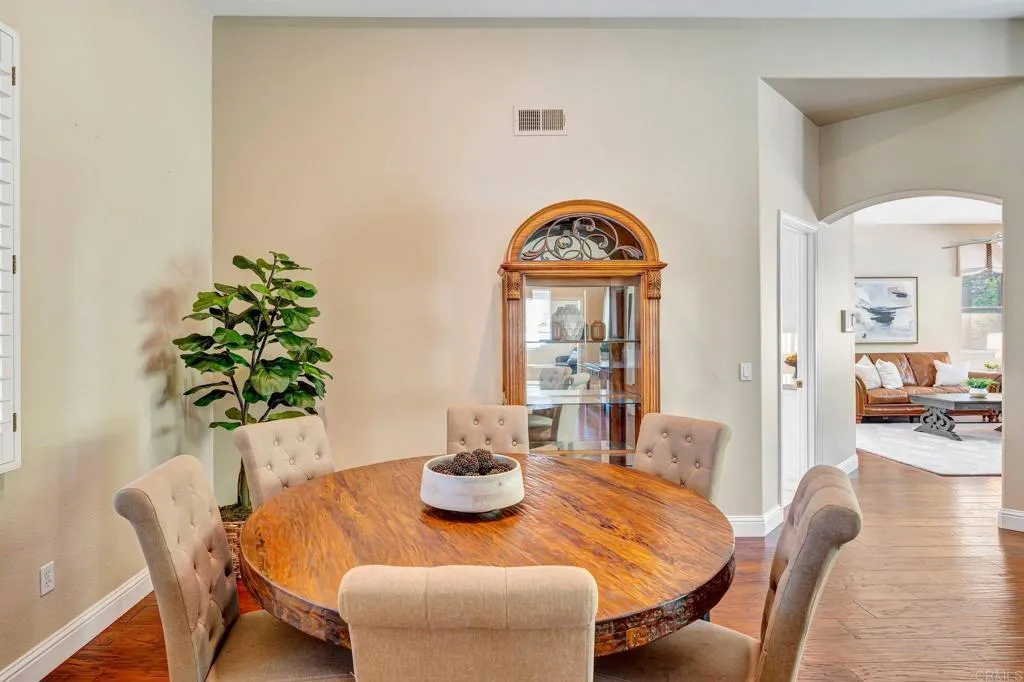 https://cdn.realtyfeed.com/cdn/127/306465280/ecbe81435019c70789fd60e508e08dd8.webp