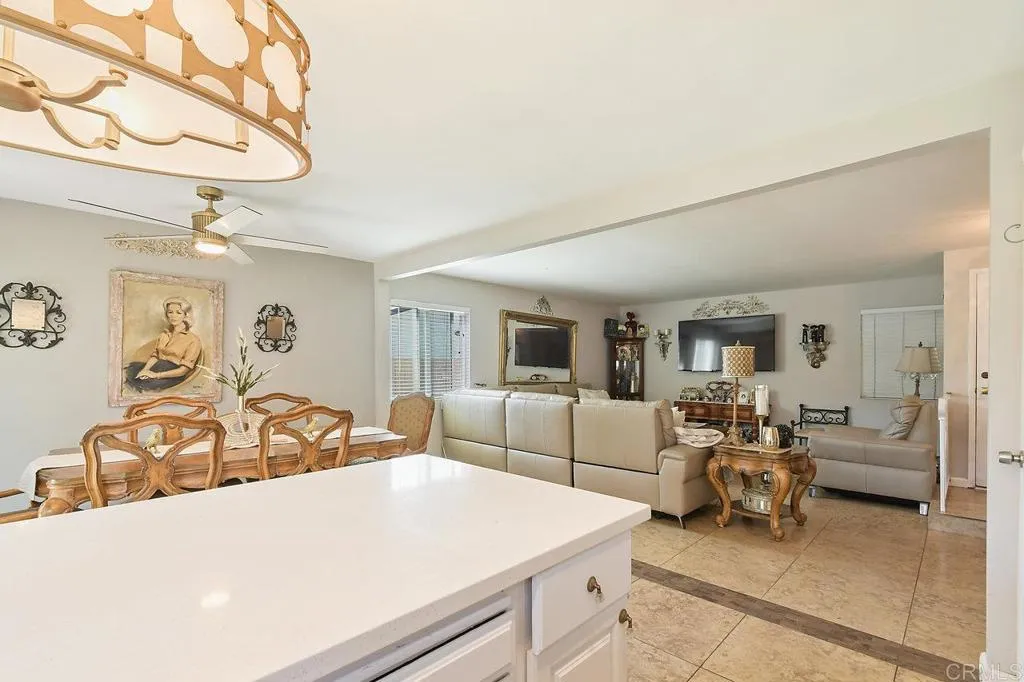 https://cdn.realtyfeed.com/cdn/127/306465292/393c66028f5403cdacafba525c4a17bf.webp