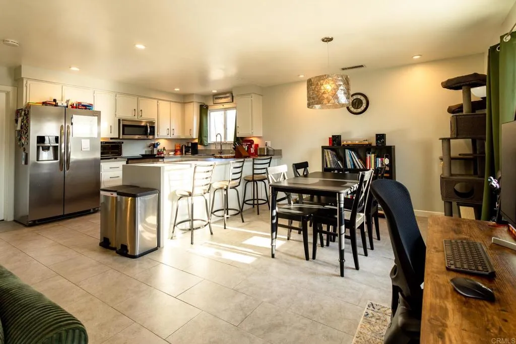 https://cdn.realtyfeed.com/cdn/127/306465297/8d2bfd6dd63a1c37684794ba64670ba3.webp