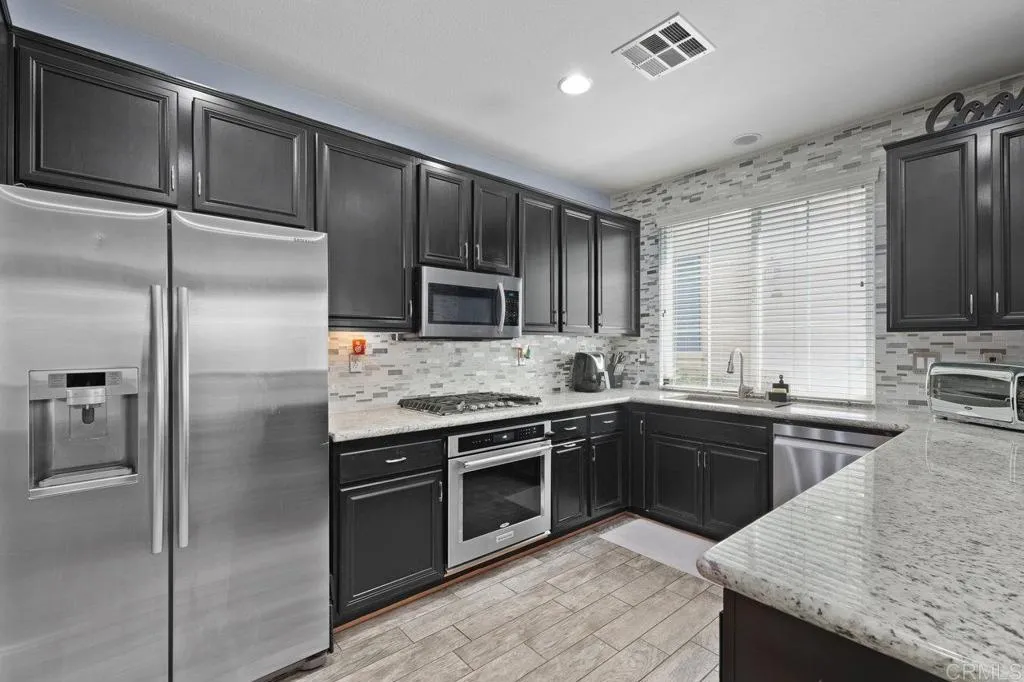 Photo #5: PTP2504387 Listing 